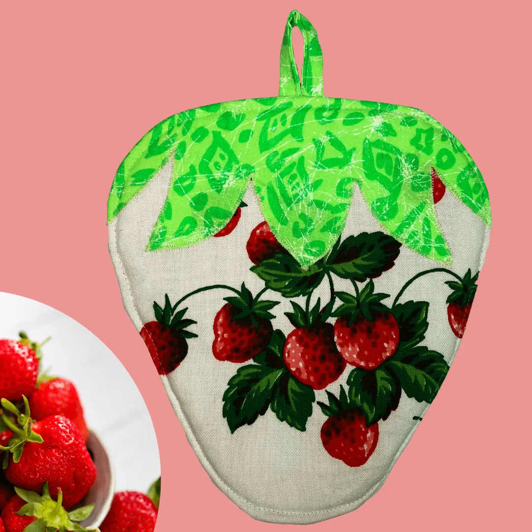 Strawberry-Shaped Potholder with Adorable Face: Sweeten Your Kitchen Decor!